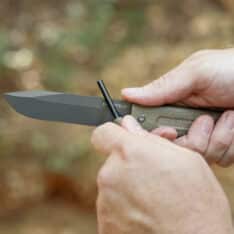 SwissTech Stählern fulltange kniv – AUS-8 Titanbelagt Stål